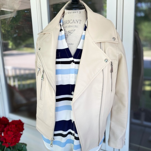 New Express Sleeveless Blouse - Picture 4 of 6